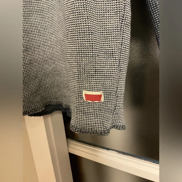 Levi’s Two Tone Long Sleeve - Picture 3 of 4